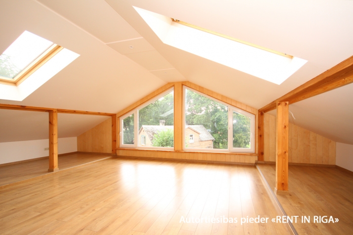 Sludinājumi. Piedāvāju iegādāties komercobjektu ar stabiliem nomniekiem un esošu naudas plūsmu.  + Zemes gabala Cena: 1.45e+06 EUR Foto #6