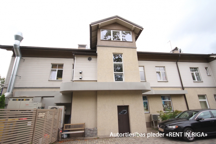 Sludinājumi. Piedāvāju iegādāties komercobjektu ar stabiliem nomniekiem un esošu naudas plūsmu.  + Zemes gabala Cena: 1.45e+06 EUR Foto #2