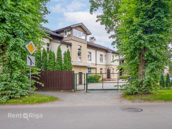 Sludinājumi. Piedāvāju iegādāties komercobjektu ar stabiliem nomniekiem un esošu naudas plūsmu.  + Zemes gabala Cena: 1.45e+06 EUR Foto #3