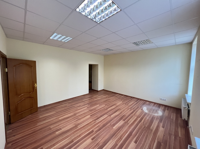 Sludinājumi. Piedāvājumā biroja telpas Brasā, Starta iela 1.  + Kopējā platība 47.4 m2;  + 2. stāvs; + Ap ēku Cena: 190 EUR/mēn Foto #3