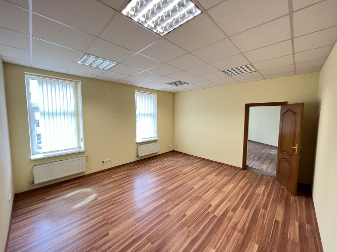 Sludinājumi. Piedāvājumā biroja telpas Brasā, Starta iela 1.  + Kopējā platība 47.4 m2;  + 2. stāvs; + Ap ēku Cena: 190 EUR/mēn Foto #2