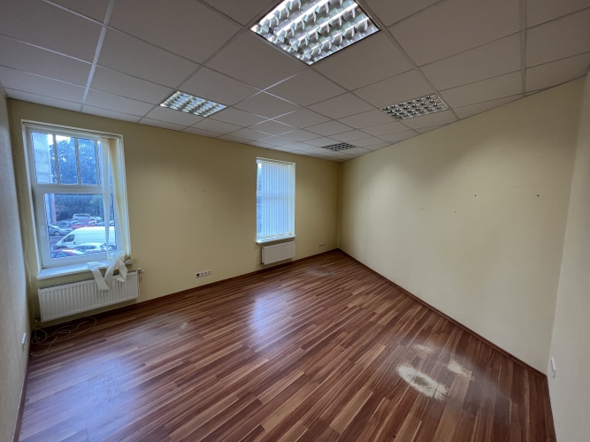 Sludinājumi. Piedāvājumā biroja telpas Brasā, Starta iela 1.  + Kopējā platība 47.4 m2;  + 2. stāvs; + Ap ēku Cena: 190 EUR/mēn Foto #4