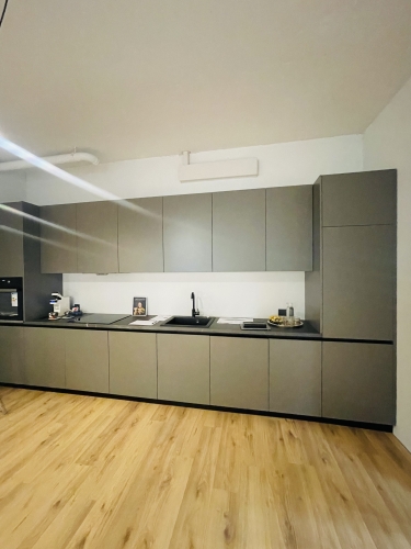 Sludinājumi. Ilgtermiņa īrei tiek piedāvāts 4 istabu dzīvoklis četru dzīvokļu mājā jaunajā ciematā Dzilnupes. Cena: 1500 EUR/mēn Foto #2