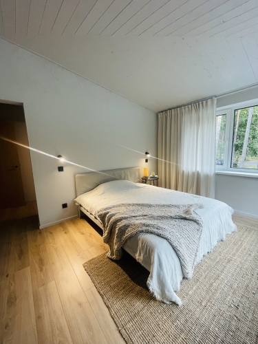 Sludinājumi. Ilgtermiņa īrei tiek piedāvāts 4 istabu dzīvoklis četru dzīvokļu mājā jaunajā ciematā Dzilnupes. Cena: 1500 EUR/mēn Foto #9