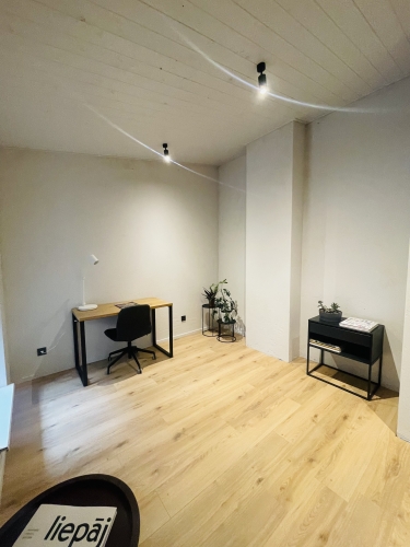 Sludinājumi. Ilgtermiņa īrei tiek piedāvāts 4 istabu dzīvoklis četru dzīvokļu mājā jaunajā ciematā Dzilnupes. Cena: 1500 EUR/mēn Foto #4