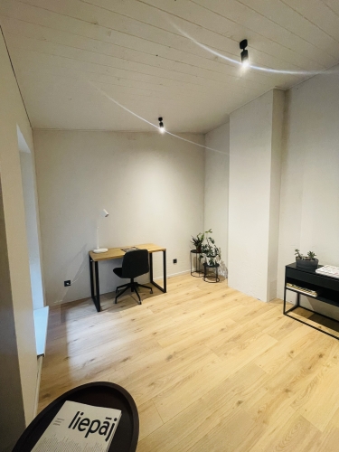 Sludinājumi. Ilgtermiņa īrei tiek piedāvāts 4 istabu dzīvoklis četru dzīvokļu mājā jaunajā ciematā Dzilnupes. Cena: 1500 EUR/mēn Foto #5