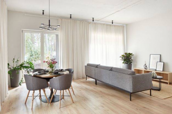 Sludinājumi. Ilgtermiņa īrei tiek piedāvāts 4 istabu dzīvoklis četru dzīvokļu mājā jaunajā ciematā Dzilnupes. Cena: 1250 EUR/mēn Foto #4