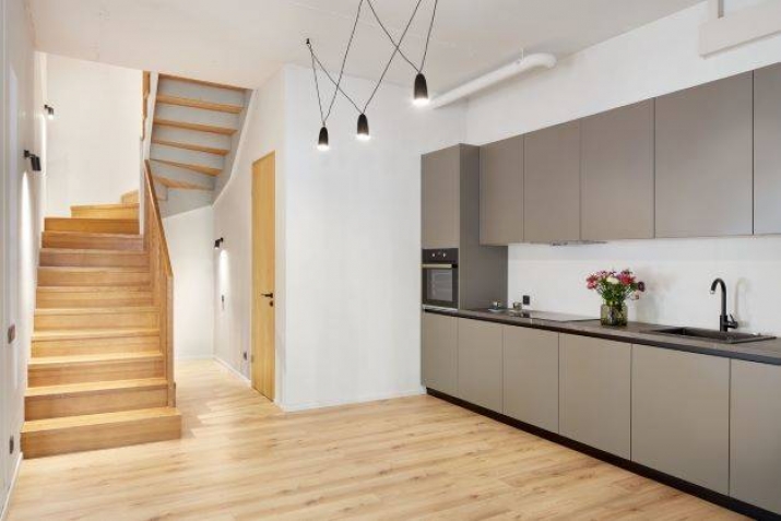 Sludinājumi. Ilgtermiņa īrei tiek piedāvāts 4 istabu dzīvoklis četru dzīvokļu mājā jaunajā ciematā Dzilnupes. Cena: 1250 EUR/mēn Foto #5