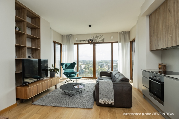 Sludinājumi. Tiek pārdots dzīvoklis 13. stāvā ar fantastisku skatu uz Vecrīgu, Daugavu un Vanšu tiltu. Cena Cena: 350000 EUR Foto #4