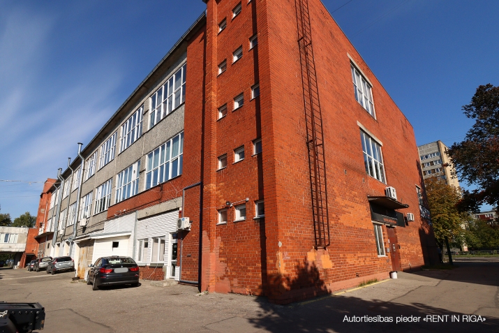 Sludinājumi. Birojs/noliktavas-ražošanas telpas pie Dienvidu tilta.  + 3. stāvs. + Platība sastāv no atvērtas Cena: 1950 EUR/mēn Foto #2