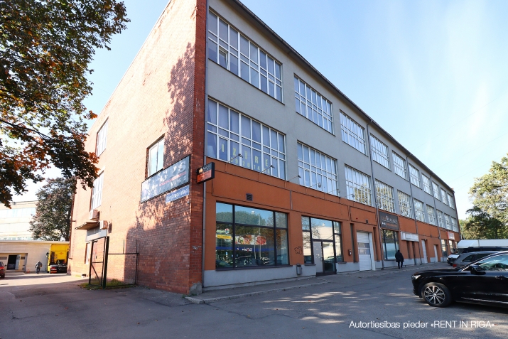 Sludinājumi. Birojs/noliktavas-ražošanas telpas pie Dienvidu tilta.  + 3. stāvs. + Platība sastāv no atvērtas Cena: 1950 EUR/mēn Foto #1