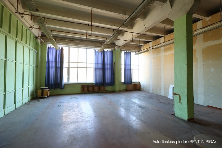 Sludinājumi. Birojs/noliktavas-ražošanas telpas pie Dienvidu tilta.  + 3. stāvs. + Platība sastāv no atvērtas Cena: 1950 EUR/mēn Foto #6