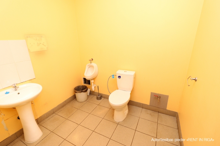 Sludinājumi. Birojs/noliktavas-ražošanas telpas pie Dienvidu tilta.  + 3. stāvs. + Platība sastāv no atvērtas Cena: 1950 EUR/mēn Foto #9