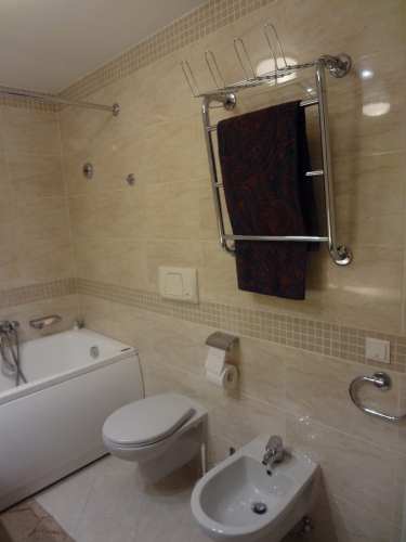 Sludinājumi. Māja pēc pilnīgas rekonstrukcijas. Daļu no mājas aizņem viesnīca ar savu vestibilu, restorānu, spa Cena: 199000 EUR Foto #8