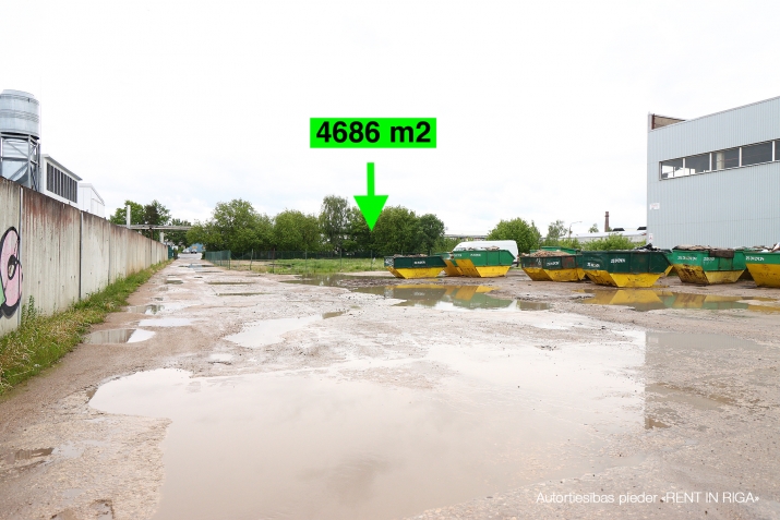 Sludinājumi. Iznomā teritoriju Pļavniekos.  Zemes gabala platība 4686 m2; Grunts segums; Iespēja pieslēgt Cena: 2577 EUR/mēn Foto #1