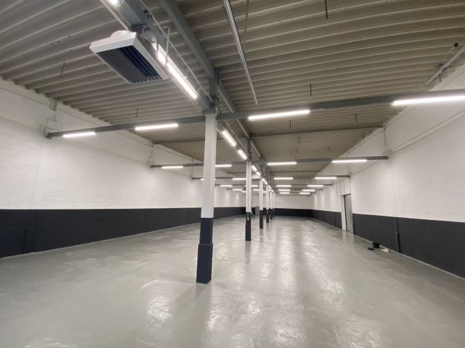 Sludinājumi. Apkurināmā noliktava Juglā 1.stāvā. Griestu augstums ~ 4.3 m - 8 m. Lielie vārti zemes līmenī 3.7 x Cena: 2619 EUR/mēn Foto #6