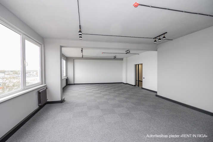 Объявление. Birojs Pļavniekos.  Lifts. WC koplietošanas koridorī. Pilsētas apkure. Autostāvvieta. Цена: 735 EUR/мес. Foto #2