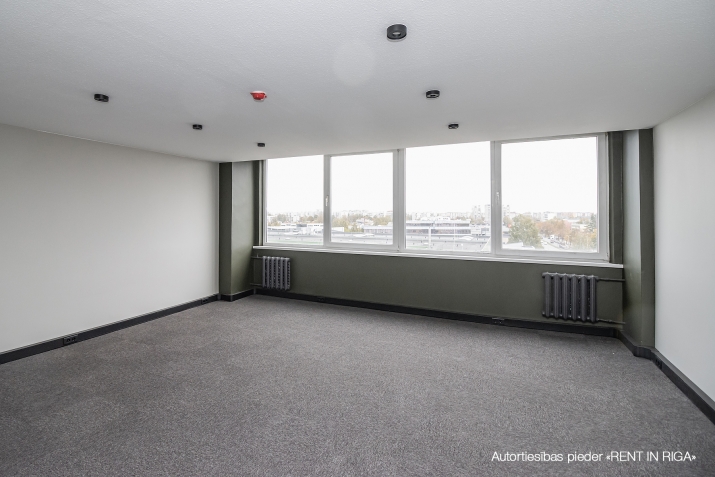 Объявление. Birojs Pļavniekos.  Lifts. WC koplietošanas koridorī. Pilsētas apkure. Autostāvvieta. Цена: 735 EUR/мес. Foto #3