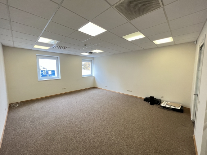 Sludinājumi. Piedāvājumā biroja telpas Tērbatas iela 74a.  + 2. stāvs; + Lieliska lokācija pilsētas centrā; + Cena: 370 EUR/mēn Foto #2