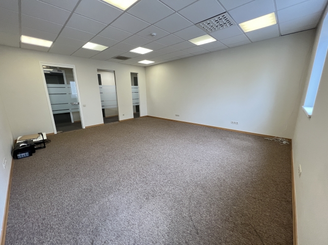 Sludinājumi. Piedāvājumā biroja telpas Tērbatas iela 74a.  + 2. stāvs; + Lieliska lokācija pilsētas centrā; + Cena: 370 EUR/mēn Foto #3