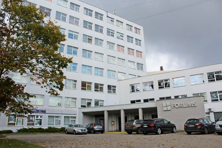 Sludinājumi. Noliktavas telpas biznes centrā \'Forums\'  + viena telpa normālā stāvoklī; + 2 ārdurvis; + bezmaksas Cena: 455 EUR/mēn Foto #1