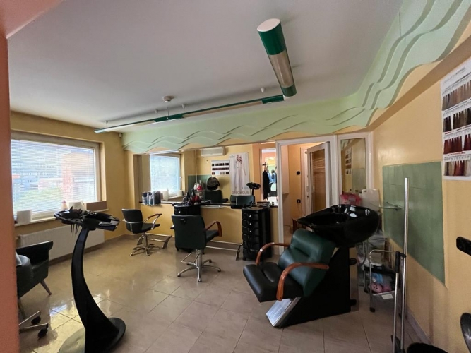 Sludinājumi. Unikāls piedāvājums - gatavs bizness, frizētava - skaistumkopšanas salons! Salons strāda jau Cena: 95000 EUR Foto #3