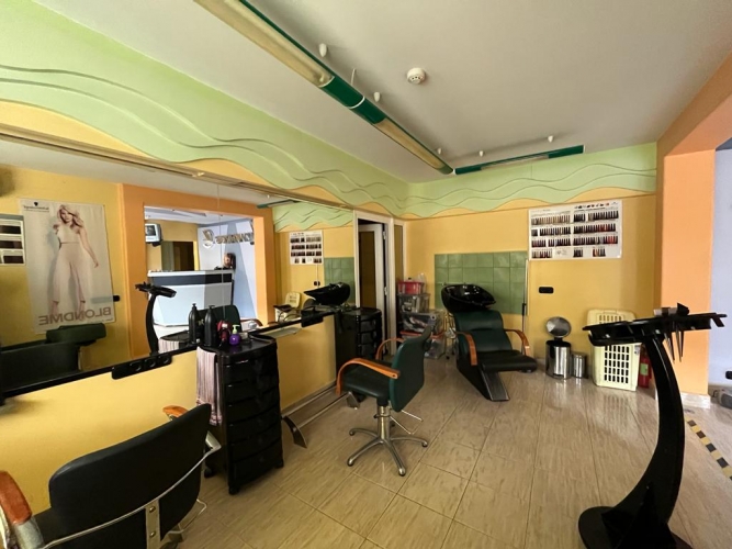 Sludinājumi. Unikāls piedāvājums - gatavs bizness, frizētava - skaistumkopšanas salons! Salons strāda jau Cena: 95000 EUR Foto #1