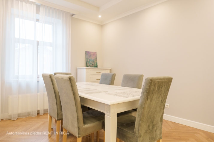 Sludinājumi. Piedāvājam ekskluzīvus, mēbelētus  3-istabu apartamentus Rīgas centrā, jaunā rekonstruētā projektā Cena: 229320 EUR Foto #5