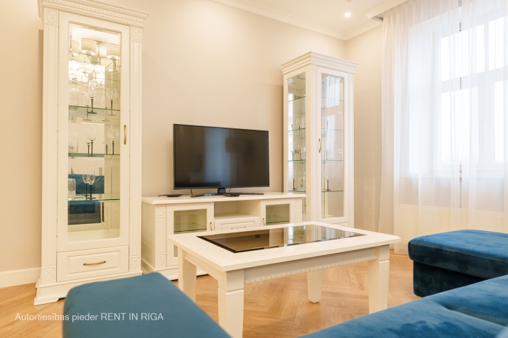 Sludinājumi. Piedāvājam ekskluzīvus, mēbelētus  3-istabu apartamentus Rīgas centrā, jaunā rekonstruētā projektā Cena: 229320 EUR Foto #4