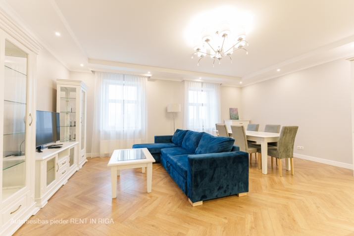 Sludinājumi. Piedāvājam ekskluzīvus, mēbelētus  3-istabu apartamentus Rīgas centrā, jaunā rekonstruētā projektā Cena: 229320 EUR Foto #3