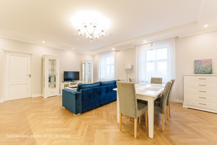Sludinājumi. Piedāvājam ekskluzīvus, mēbelētus  3-istabu apartamentus Rīgas centrā, jaunā rekonstruētā projektā Cena: 229320 EUR Foto #1