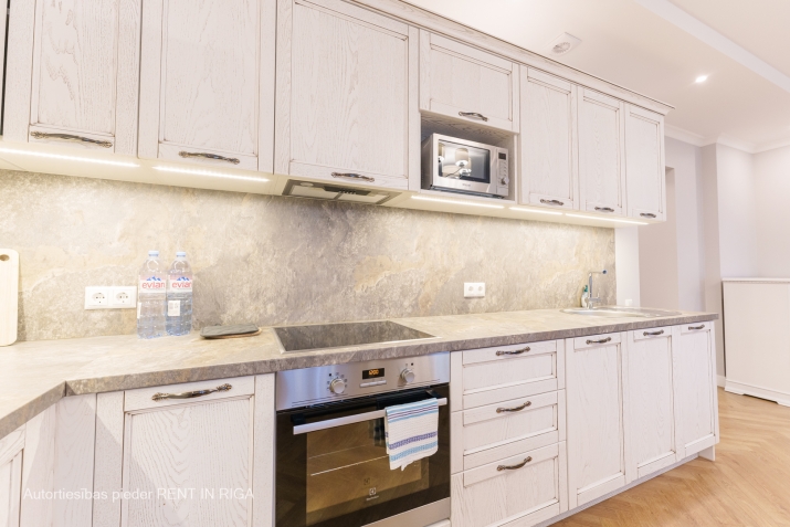 Sludinājumi. Piedāvājam ekskluzīvus, mēbelētus  3-istabu apartamentus Rīgas centrā, jaunā rekonstruētā projektā Cena: 229320 EUR Foto #7