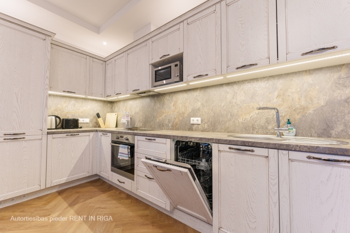 Sludinājumi. Piedāvājam ekskluzīvus, mēbelētus  3-istabu apartamentus Rīgas centrā, jaunā rekonstruētā projektā Cena: 229320 EUR Foto #8