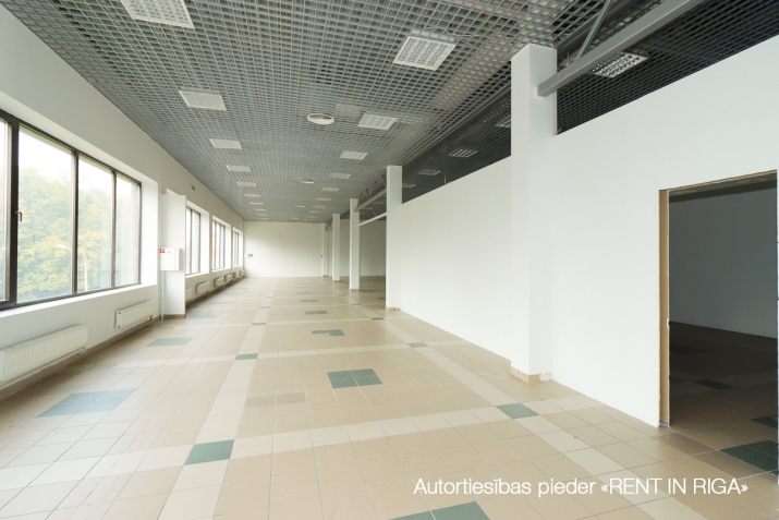 Sludinājumi. Telpas tirdzniecības centrā VENTA, Imantā.  + Telpas atrodas 2. stāva; + platība tiek iznomāta ar Cena: 900 EUR/mēn Foto #4