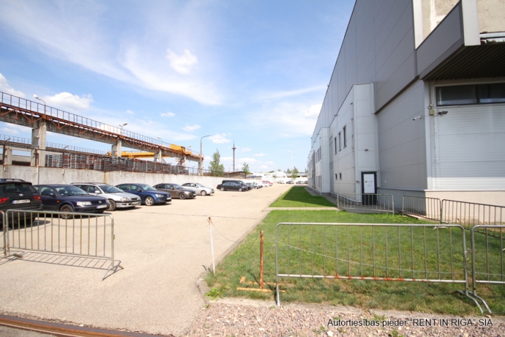 Объявление. Apkurināmas noliktavas/ražošanas Rencēnu ielā. + 2. stāvs. + 2 Hidrauliskās rampas no 1. stāva. + 2 Цена: 19440 EUR/мес. Foto #3
