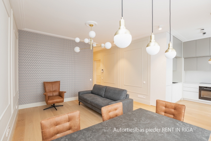 Объявление. Квартира пентхаусного типа с террасой в тихом центре. Квартира с изысканным дизайном интерьера, Цена: 2200 EUR/мес. Foto #1