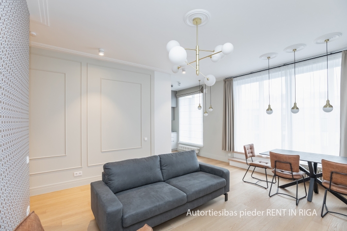 Объявление. Квартира пентхаусного типа с террасой в тихом центре. Квартира с изысканным дизайном интерьера, Цена: 2200 EUR/мес. Foto #7