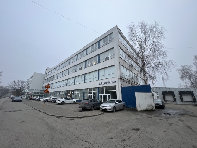 Sludinājumi. Piedāvājumā telpas Ķengaragā.  + 1. stāvs. + Lieli skatlogi. + Nomniekam iespēja izbūvēt savu ieeju Cena: 1152 EUR/mēn Foto #2