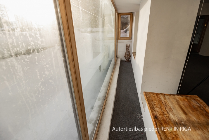 Объявление. Biroja telpas Centrā.  + 1. stāvs (cokolstāvs). + Platība sastāv no ieejas vestibila, divām atvērtā Цена: 248270 EUR Foto #6