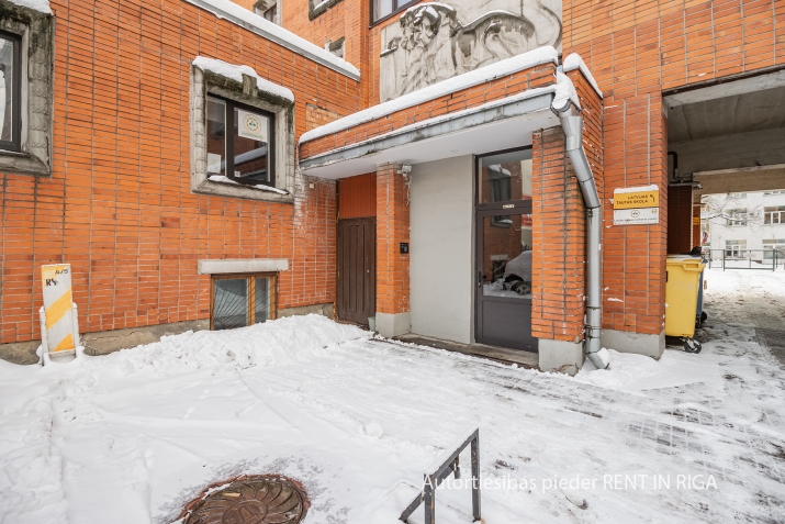 Объявление. Biroja telpas Centrā.  + 1. stāvs (cokolstāvs). + Platība sastāv no ieejas vestibila, divām atvērtā Цена: 248270 EUR Foto #8