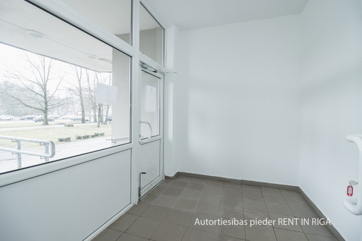 Sludinājumi. Tirdzniecības telpas Imantā.  + 1. stāvs. + Divas atsevišķas ieejas no ēkas fasādes. + Platība Cena: 3546 EUR/mēn Foto #9