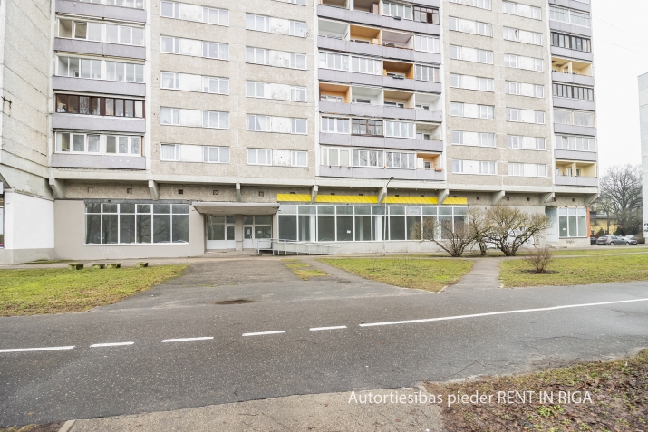 Sludinājumi. Tirdzniecības telpas Imantā.  + 1. stāvs. + Divas atsevišķas ieejas no ēkas fasādes. + Platība Cena: 3546 EUR/mēn Foto #1