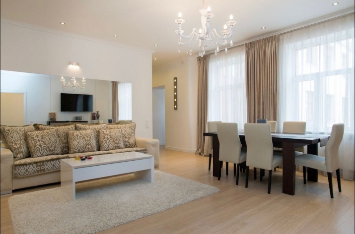 Sludinājumi. Tiek pārdots 2-istabu  dzīvoklis ar atsevišķu virtuvi Upiša Pasāžā. Dzīvoklis aprīkots ar autonomu Cena: 215000 EUR Foto #3