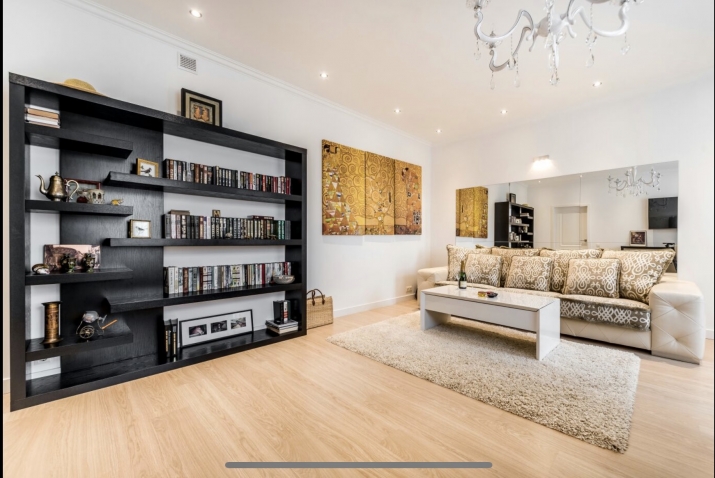 Sludinājumi. Tiek pārdots 2-istabu  dzīvoklis ar atsevišķu virtuvi Upiša Pasāžā. Dzīvoklis aprīkots ar autonomu Cena: 215000 EUR Foto #5