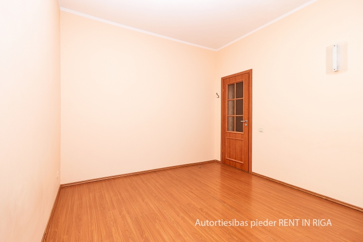 Sludinājumi. Tiek pārdots 5-istabu(!) dzīvoklis jaunā projektā Bulduros, 5 min gājienā no jūras. Mājā izvietoti Cena: 250000 EUR Foto #8