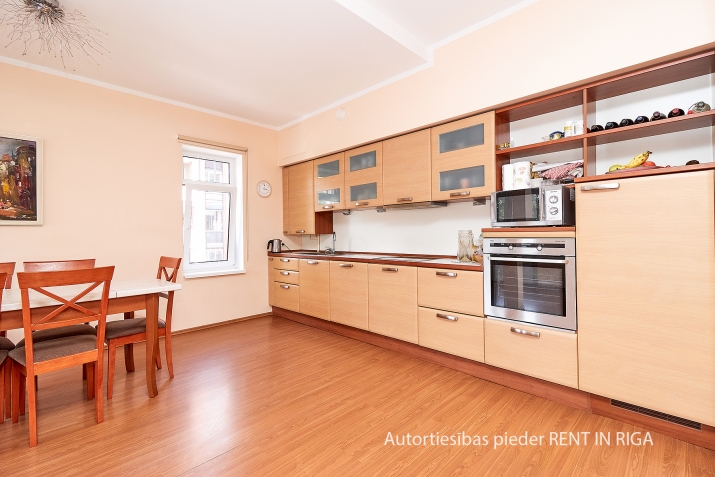 Sludinājumi. Tiek pārdots 5-istabu(!) dzīvoklis jaunā projektā Bulduros, 5 min gājienā no jūras. Mājā izvietoti Cena: 250000 EUR Foto #5