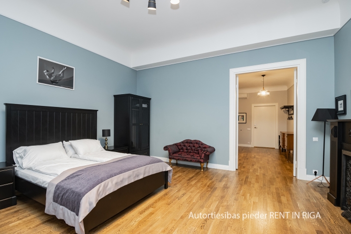 Sludinājumi. Tiek izīrēti gaumīgi iekārtoti apartamenti Vecrīgā. Piedāvājums ir spēkā laikā periodā 01.09.2025 - Cena: 850 EUR/mēn Foto #1