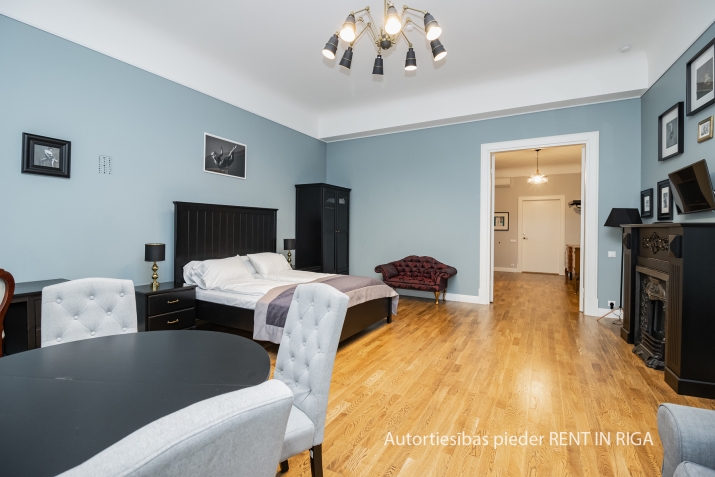 Sludinājumi. Tiek izīrēti gaumīgi iekārtoti apartamenti Vecrīgā. Piedāvājums ir spēkā laikā periodā 01.09.2025 - Cena: 850 EUR/mēn Foto #2