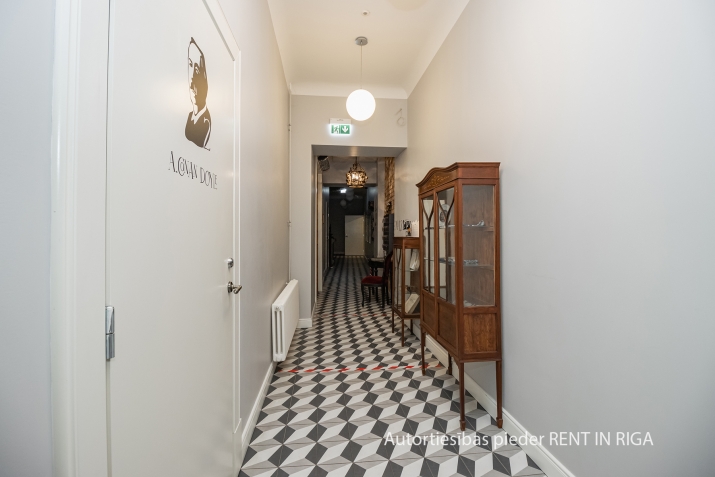 Sludinājumi. Tiek izīrēti gaumīgi iekārtoti apartamenti Vecrīgā. Piedāvājums ir spēkā laikā periodā 01.09.2025 - Cena: 850 EUR/mēn Foto #7