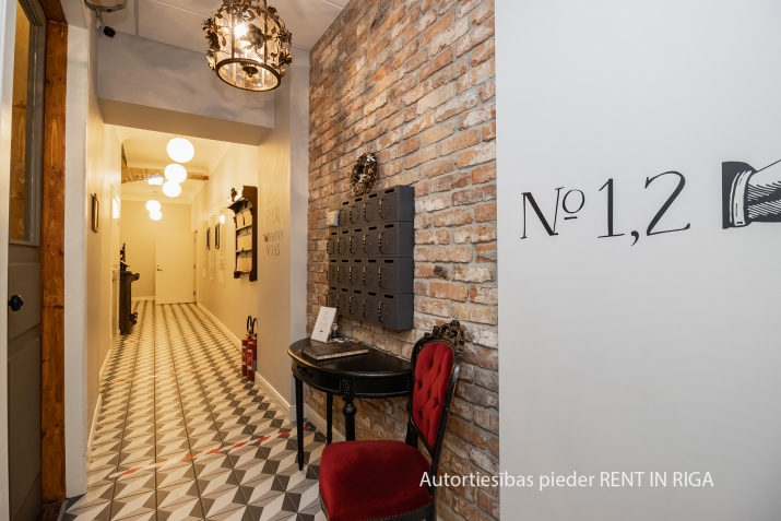 Sludinājumi. Tiek izīrēti gaumīgi iekārtoti apartamenti Vecrīgā. Piedāvājums ir spēkā laikā periodā 01.09.2025 - Cena: 850 EUR/mēn Foto #9